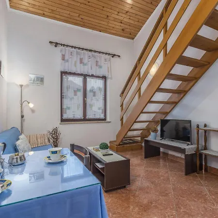 Spacious Apartment With Garden In Porec Croatia *