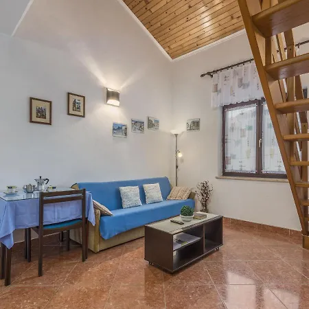 Apartamento Spacious Apartment With Garden In Porec Croatia Poreč