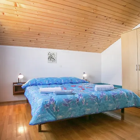 Spacious Apartment With Garden In Porec Croatia *