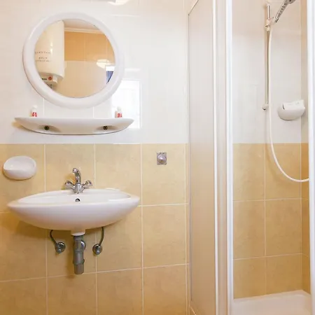 Apartamento Spacious Apartment With Garden In Porec Croatia Poreč