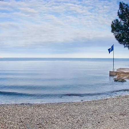 Apartamento Spacious Apartment With Garden In Porec Croatia *