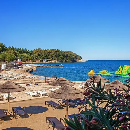 Spacious Apartment With Garden In Porec Croatia